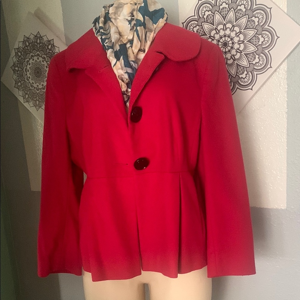 Vibrant Red Tailored Blazer with Classic Lapels